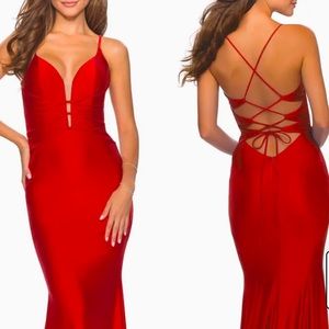 La Femme Triple Twist Detail Satin Jersey
Trumpet Gown sz 2